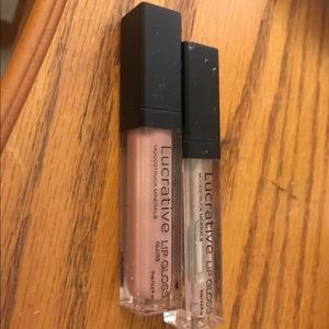 Younique lipgloss